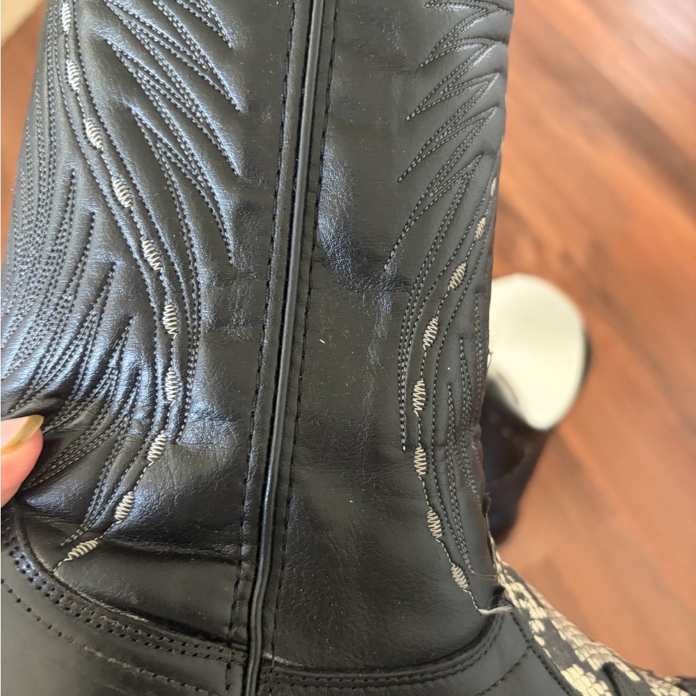 Laredo Men’s Black and Gray Leather Snakeskin Boots - Picture 7 of 7